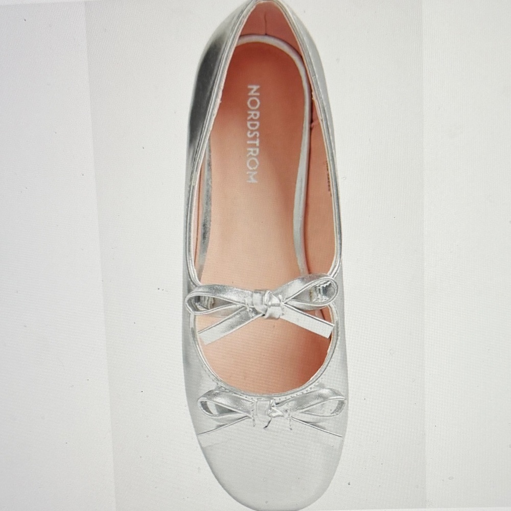 Nordstrom Girl’s Kids Silver Metallic Bow Flat Ballerina Shoes Size 2 NWOT